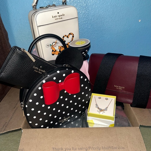 Mystery box ( is not exactly what the picture shows. - Picture 3 of 3